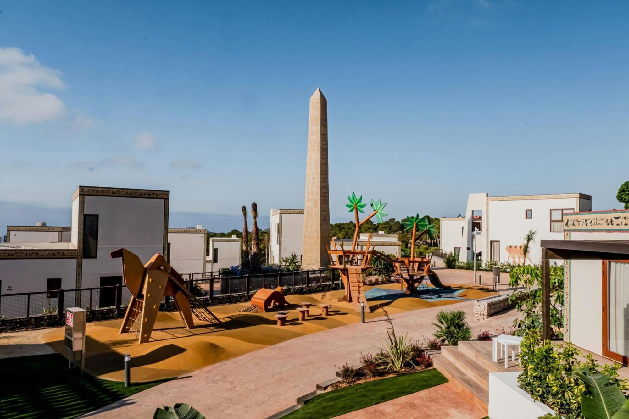 Grand Luxor Village Benidorm Exteriör bild